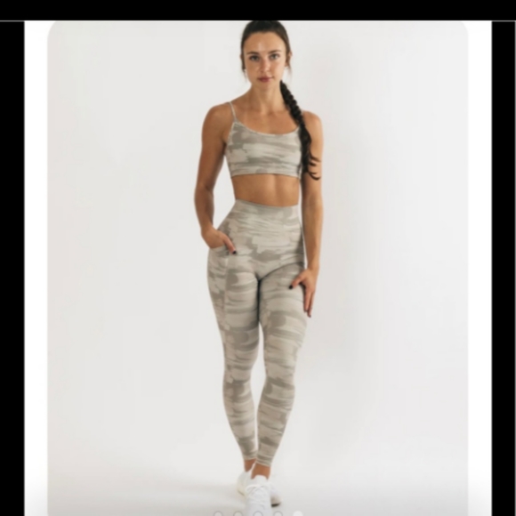Alphalete Pants - Alphalete Camo High-Waist Leggings and Crop Top Set - Light Gray & Cream
